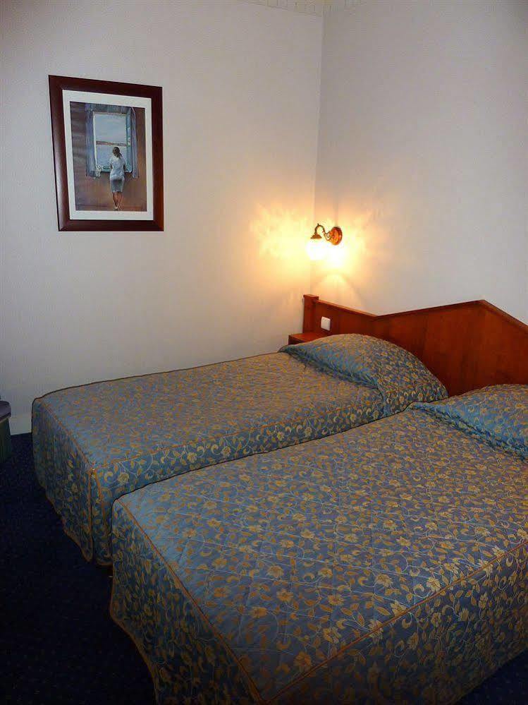 Du Manoir Hotel 2*